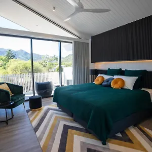 Dacha On Maggie No#1 Opulent And Luxurious , Nelly Bay Australia